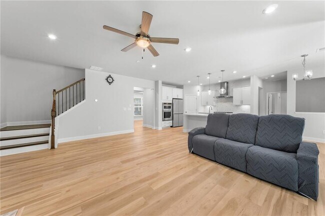 Building Photo - 96 Fairway Dr