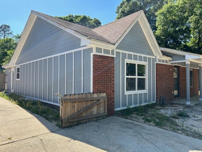 Primary Photo - 7923 Oak Forest Dr