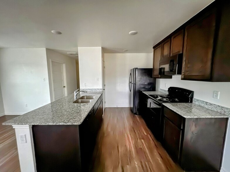 Building Photo - 301 Agua Chiquita Ct
