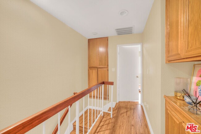 Building Photo - 5624 Las Virgenes Rd