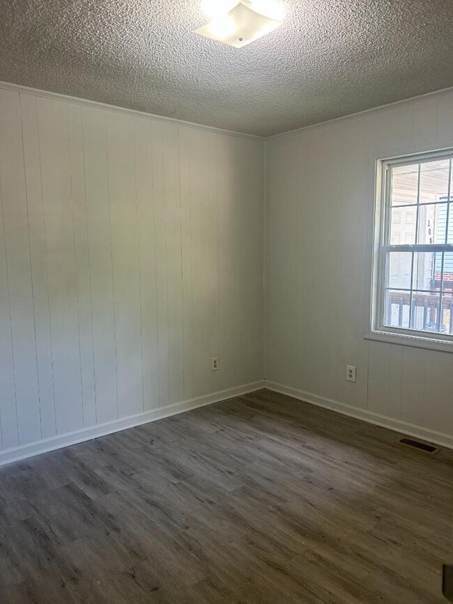 Building Photo - 208 Dent Ln