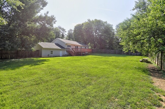 Building Photo - 4 Bedroom 2 Bath Hanover Home w- 2-Car Gar...