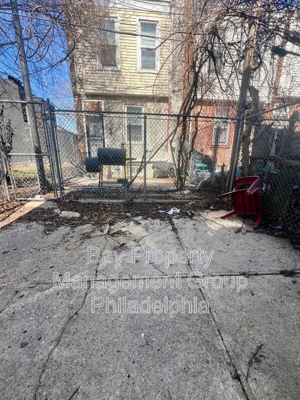 Building Photo - 2165 W Grange Ave