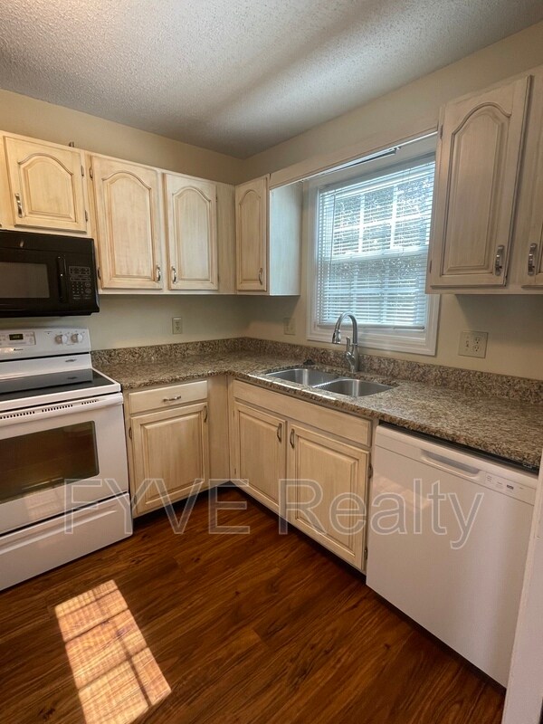 Building Photo - 122 Arcadia Ln