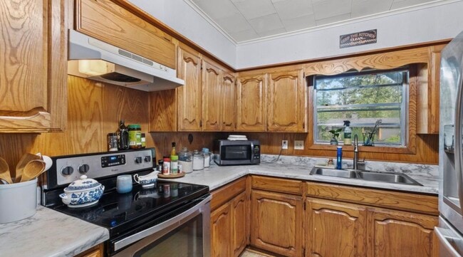 Building Photo - 308 SW Johnson St