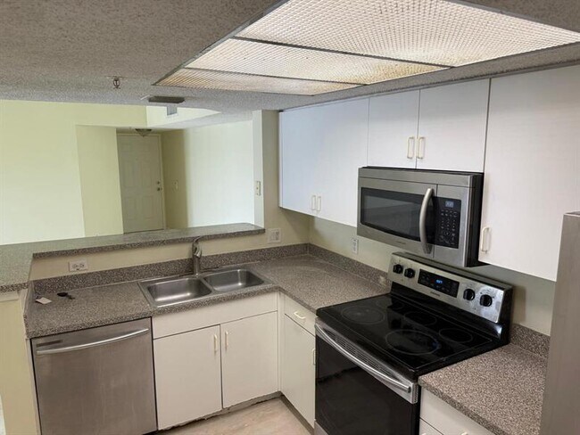 Building Photo - 5061 Wiles Rd