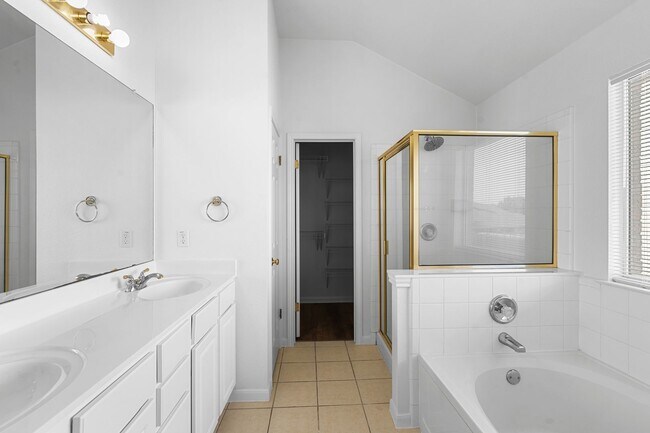 Building Photo - 2305 Boulder Run