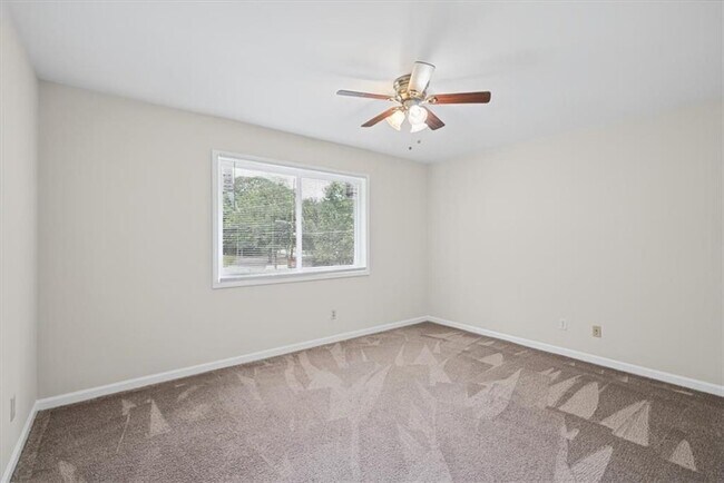 Building Photo - 2430 Coosawattee Dr NE