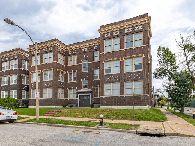 Primary Photo - 5855 Washington Blvd