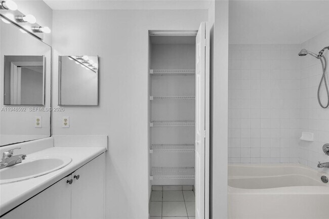 Building Photo - 2401 W Preserve Way