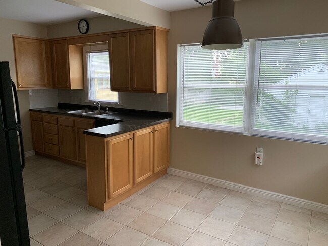 Building Photo - 842 7th Ave SW