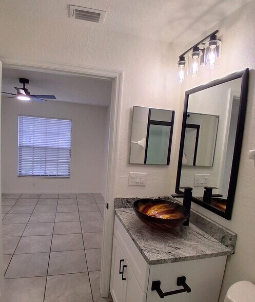 Building Photo - 10490 Chalmer St