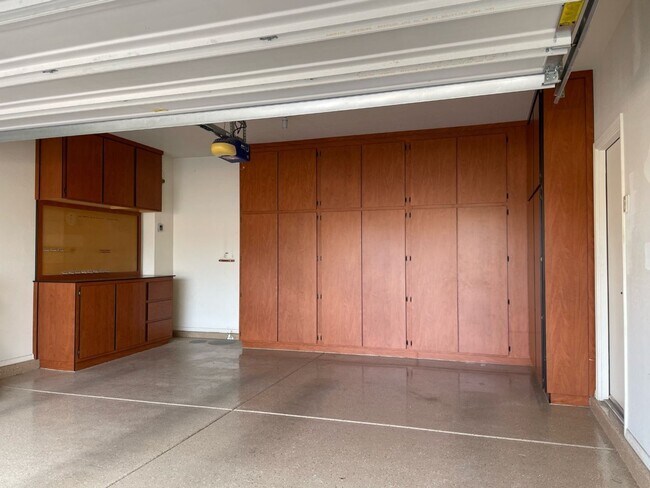 Building Photo - Attractive 3 bed, 2 bath home