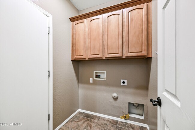 Building Photo - 15342 W Windsor Ave