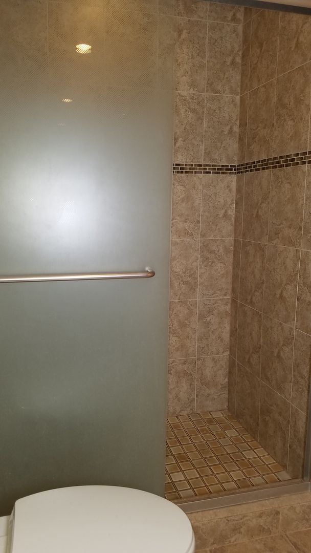 Building Photo - Spacious single family home in established Rockville neighborhood available now!