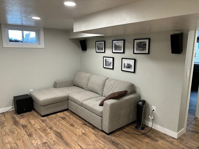 Building Photo - 3044 W Platte Ave