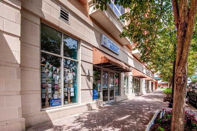 Building Photo - 2200 N Westmoreland St