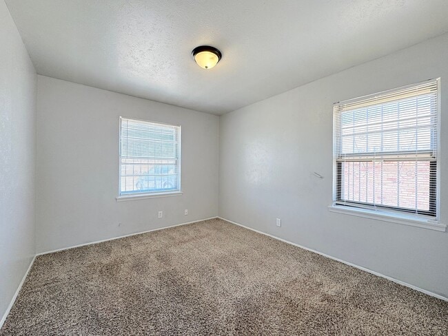 Building Photo - Northeast El Paso 3 Bed Refrig A/C!