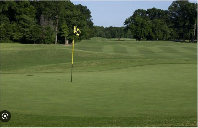 Building Photo - COMING SOON! CHARMMING 2 BEDROOM TOWNHOME ...