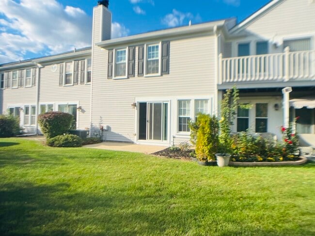 Building Photo - 1683 Vermont Dr