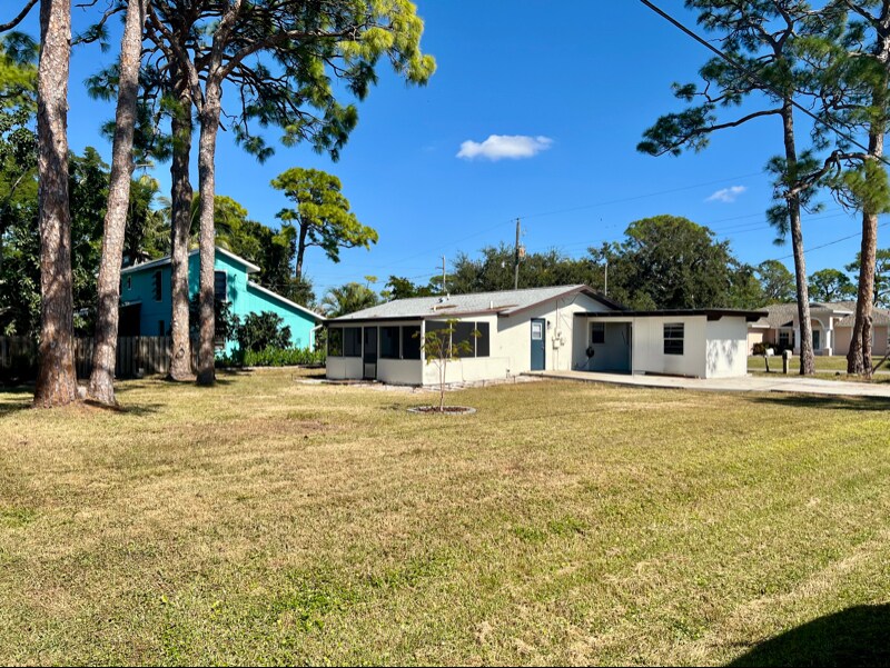 Building Photo - 8820 Pohoy Ave