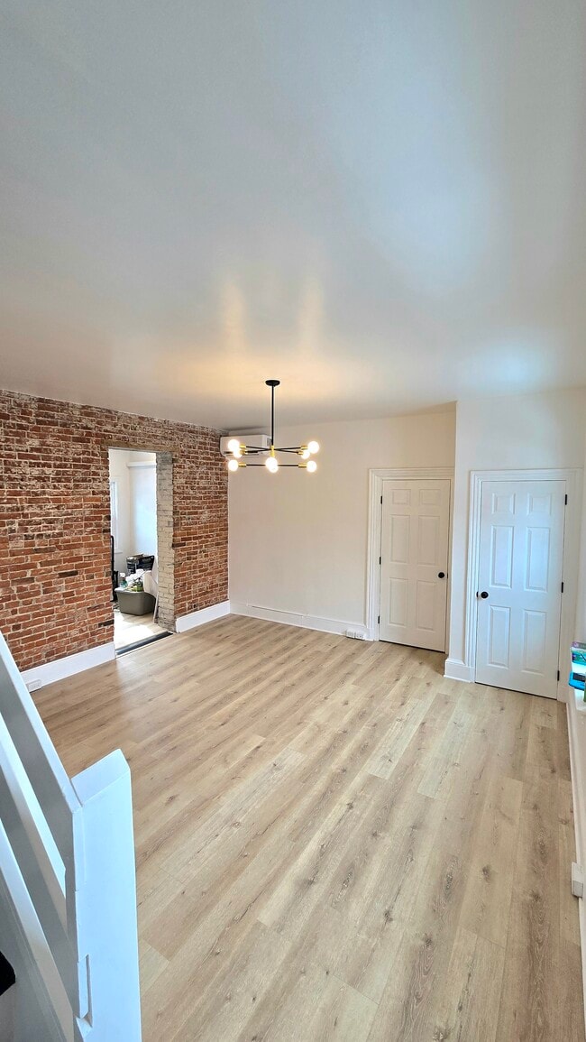 Building Photo - 225 N Main St