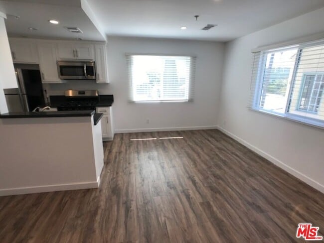 Building Photo - 601 Normandie Ave