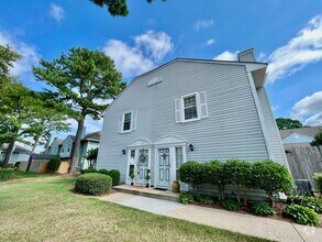 Building Photo - Updated & Ready 08-07-25! Charming Condo i...