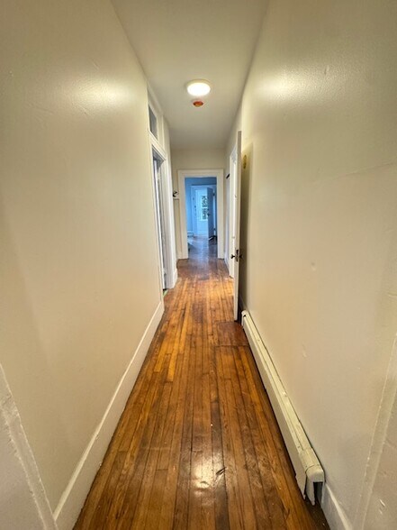 Building Photo - 19 Rockview St
