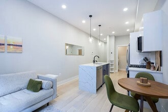 Building Photo - 2309 Ontario Rd NW