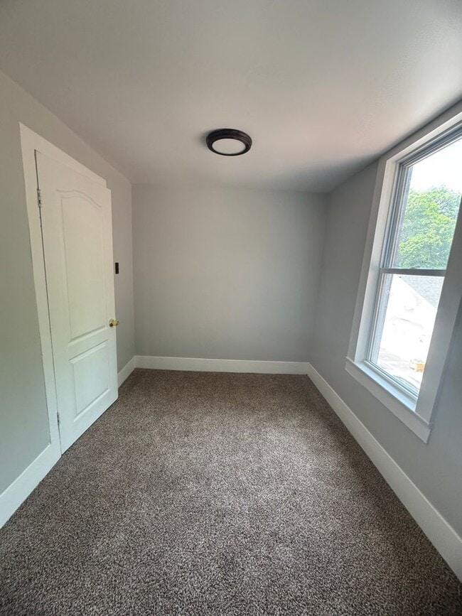 Building Photo - Village of W Carthage 4 Bedroom / 1.5 Bath...