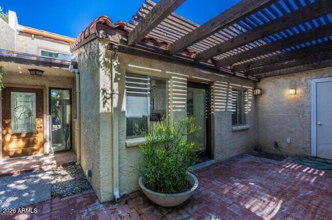 Building Photo - 2 E Loma Ln