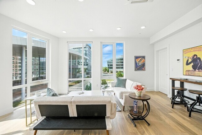 Building Photo - 38 Hichborn St