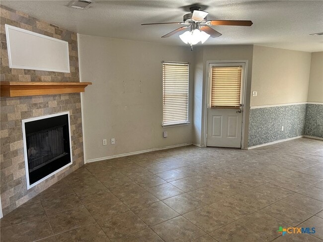 Building Photo - 604 Redbud Dr