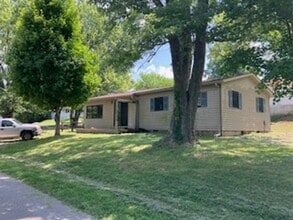 Building Photo - 3 bedroom, 1 bath Home: Located in Elletts...