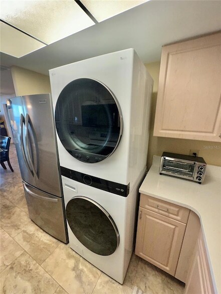 Building Photo - 6009 Sea Ranch Dr