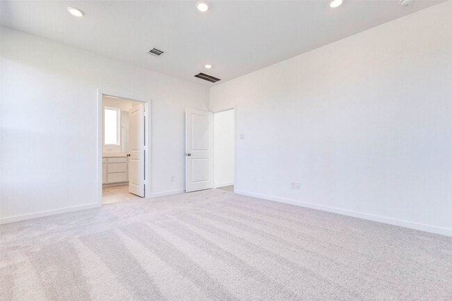 Building Photo - 27410 Sweetwater Bay Dr