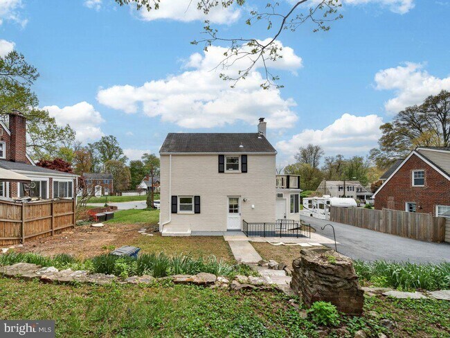 Building Photo - 10506 Lorain Ave