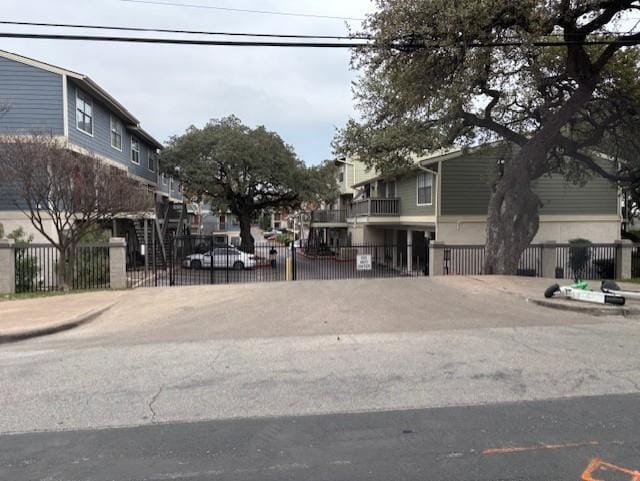 Building Photo - 2215 Post Rd