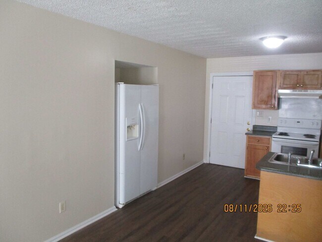 Building Photo - 2205 Beachview Dr