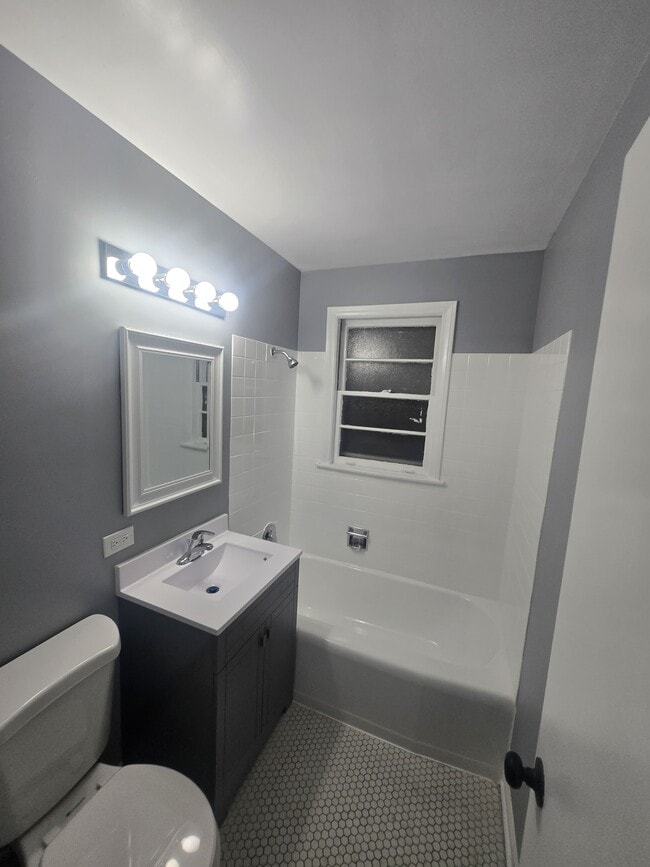 Building Photo - 70 N Laverne Ave