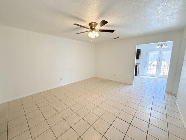 Building Photo - 206 Jason Dr