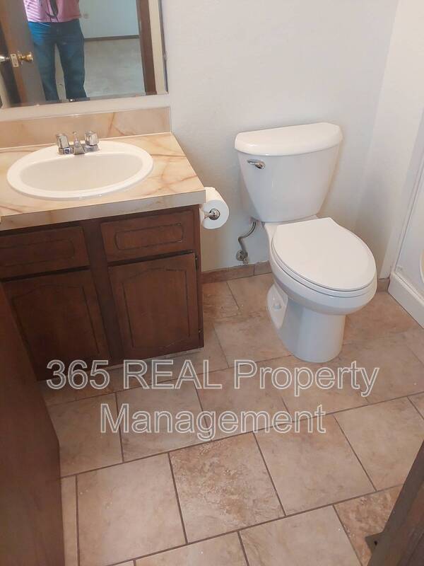 Building Photo - 909 44th Ave Ct