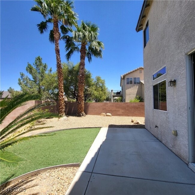 Building Photo - 1720 Flores Ln