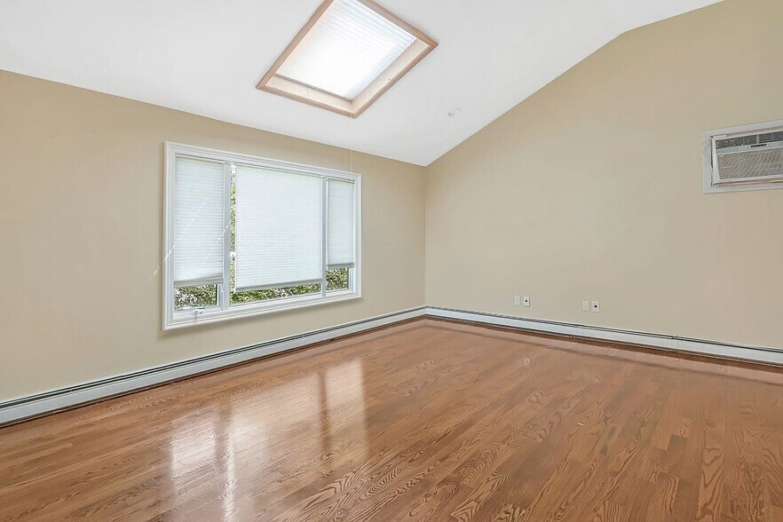 Building Photo - 15 Newfoundland Ave