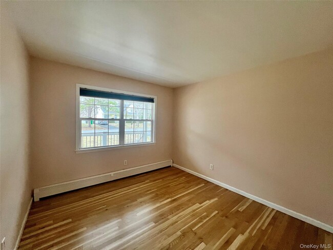 Building Photo - 7 Deborah Dr