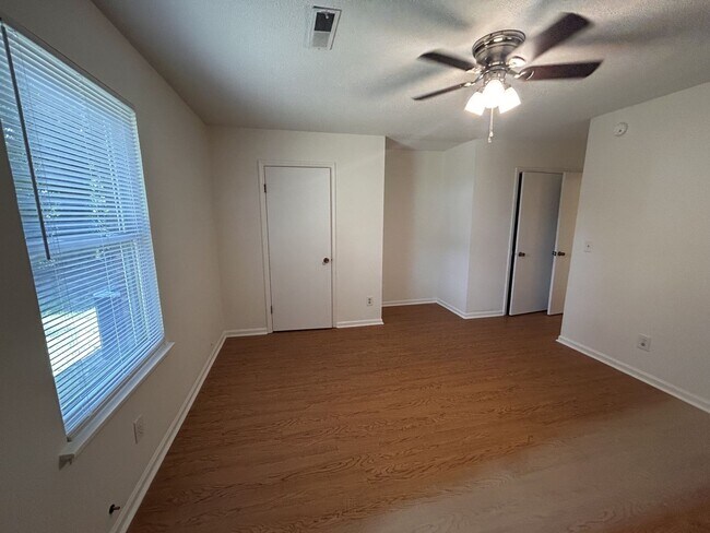Building Photo - Affordable 2BR Duplex in Ladson!