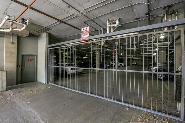 Building Photo - 2502 Leon St