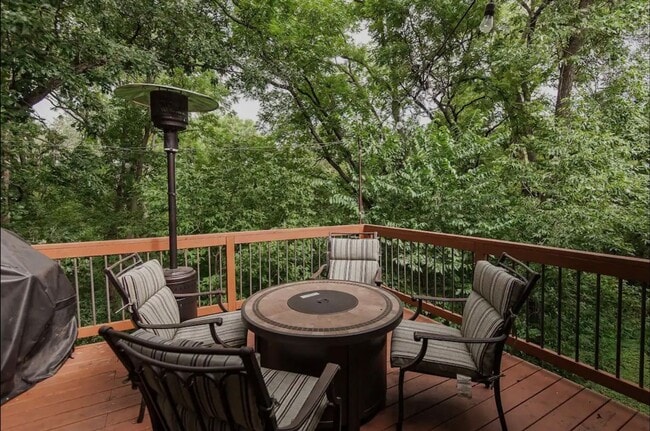 Building Photo - Warm and Luxurious 4 bedroom Executive Estate