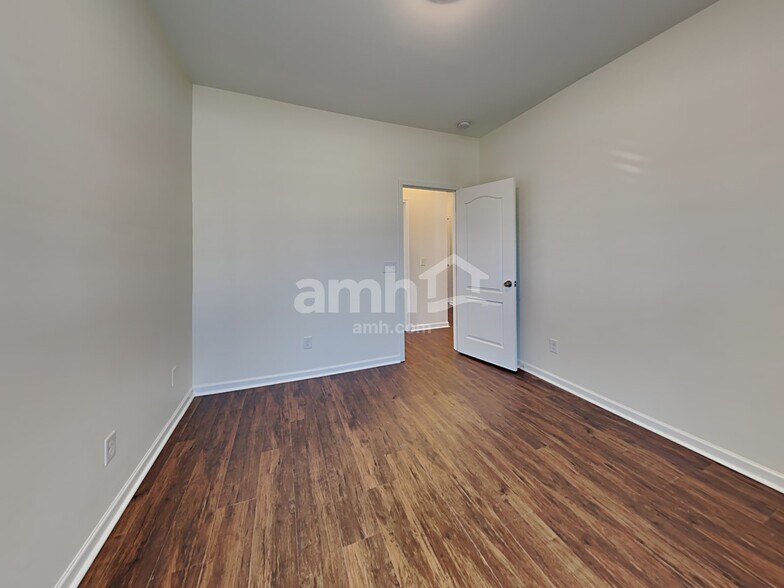 Building Photo - 153 Caledonia Dr